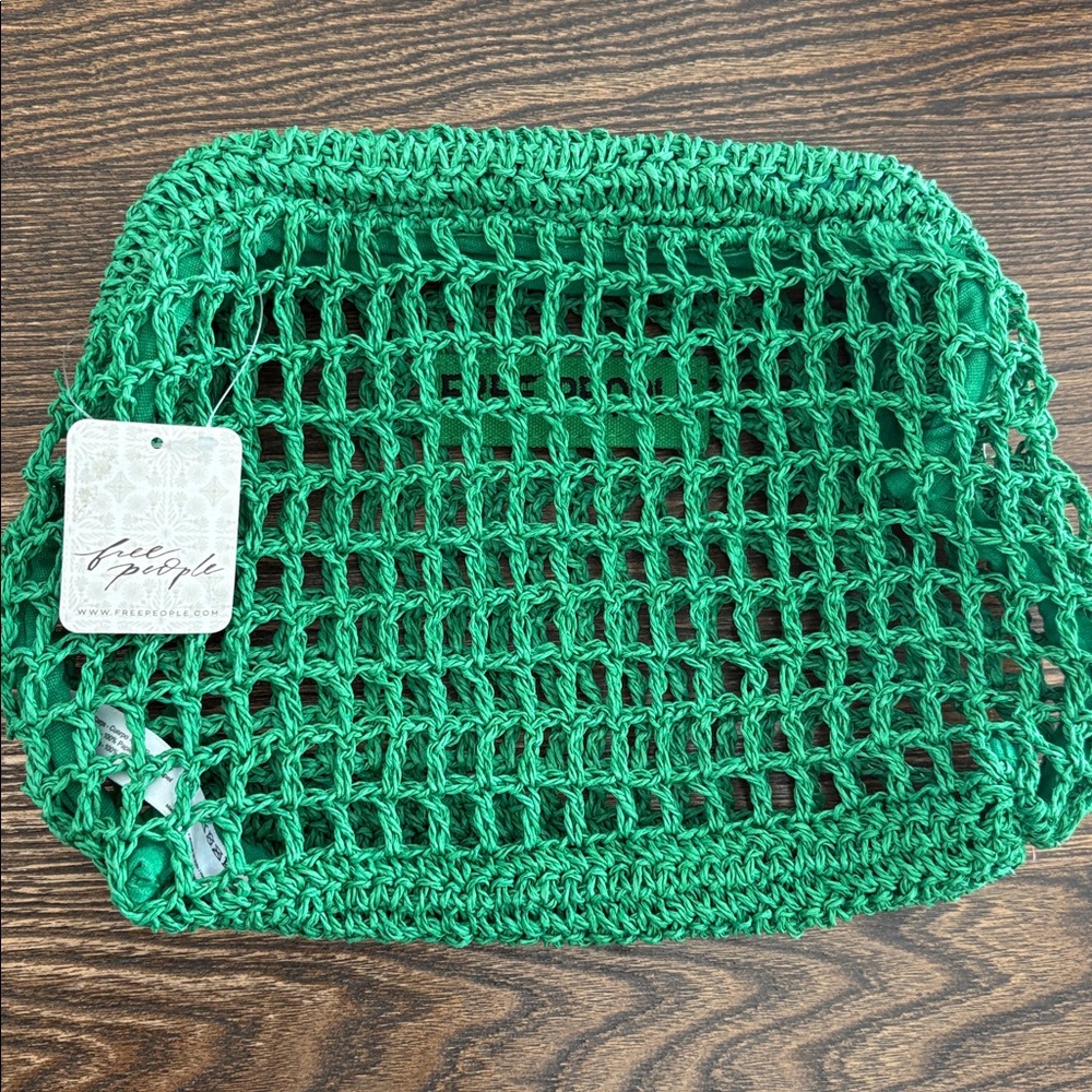 NWT FREE PEOPLE Sand Bound Clutch in Green - Picture 5 of 6
